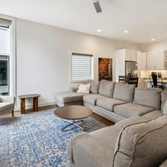 B7 - 960 9th Ave S