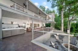 Z9 - 289 South Shore