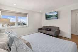 B7 - 960 9th Ave S