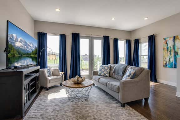 A15 - 1005 11th Ave - Image 1