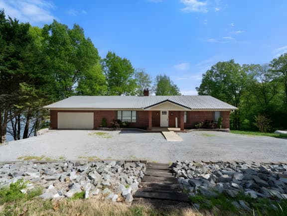 Z8 - 81 Beech Point