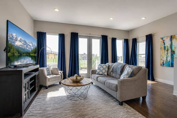 A15 - 1005 11th Ave - Image 1